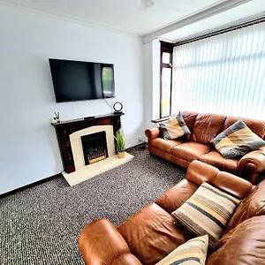 Modern 3 Bedroom House Close To The Centre Apartment Belfast