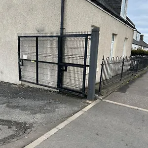 Holiday home 4 Bed Near Airport, Edinburgh