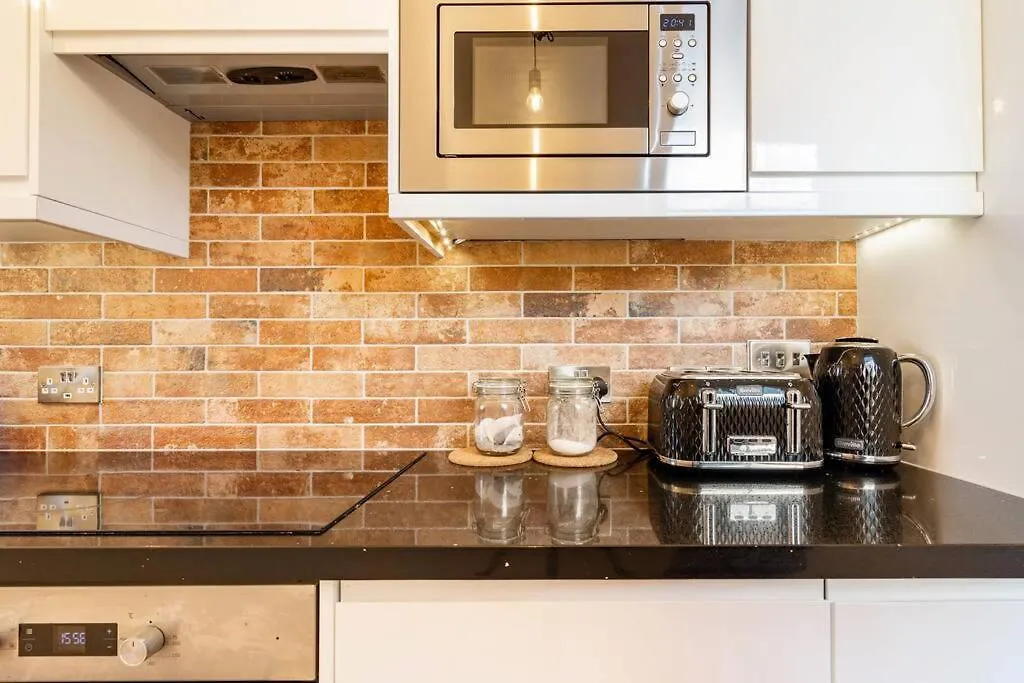 Central, Bright 2 Bed Flat - Pool & Sauna Edinburgh 0*,  United Kingdom