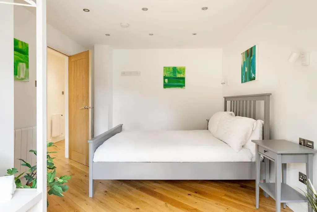 Apartment Central, Bright 2 Bed Flat - Pool & Sauna Edinburgh United Kingdom